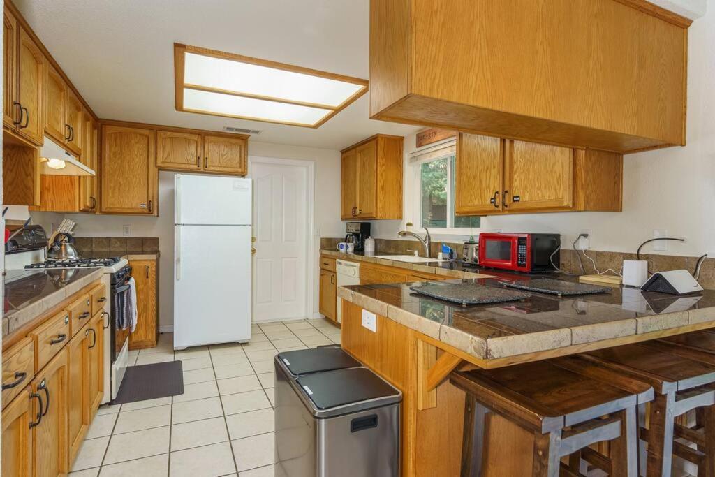 Acorn House - Charming House In Green Heaven With Pool Table With Lovely Backyard Oakhurst Exteriér fotografie