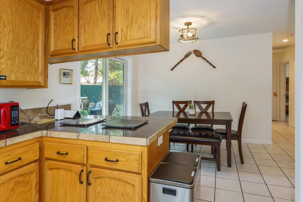 Acorn House - Charming House In Green Heaven With Pool Table With Lovely Backyard Oakhurst Exteriér fotografie