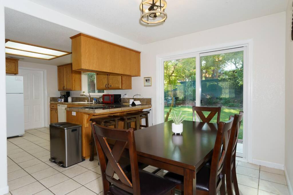 Acorn House - Charming House In Green Heaven With Pool Table With Lovely Backyard Oakhurst Exteriér fotografie